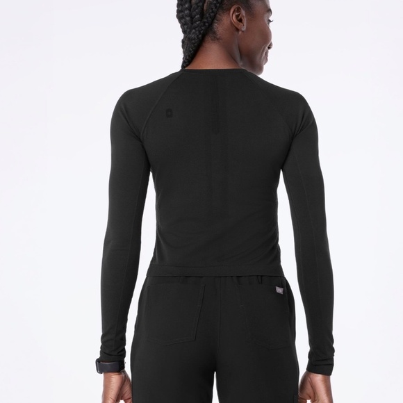 Women's Figs Salta Cropped Longsleeve Underscrub in Black - Picture 4 of 8